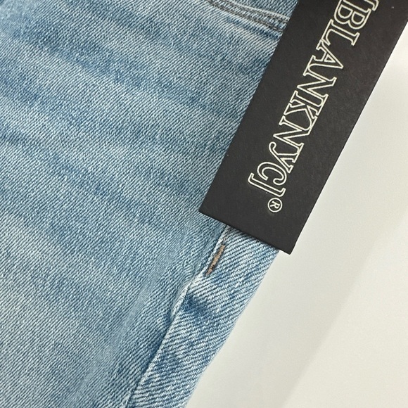 NWT Blank NYC The Hoyt High Rise Mini Flare Jeans NWT Size 26 - Picture 2 of 4